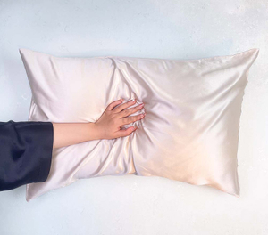 Soft and Comfortable Silk Pillow Cover for Protecting Hair