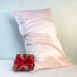 Advanced zipper closure for comfortable and customizable silk pillowcases