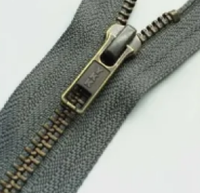 Metal zipper